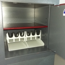 Držák, stojánek na 3 krátké zbraně