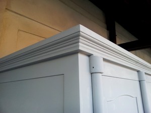 římsa trezoru dřevo